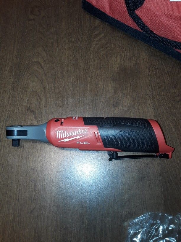 Milwaukee M12 High Speed https://offerup.com/redirect/?o=UmF0Y2hldC5OZXc= Never Used. 125$ This Is My Lowest Price