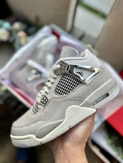 Jordan 4 ‘Frozen Moments’ (size 7.5W)