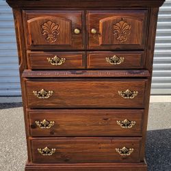 (FREE DELIVERY) Webb Furniture  Chest of Drawers Dresser 