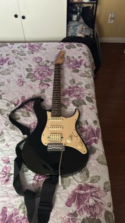 YAMAHA electric guitar black and beige
