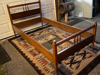 Vintage Solid Maple Twin Bed Frame – Colonial Spindle Style W/Boxspring, Mattress, and mattress pad