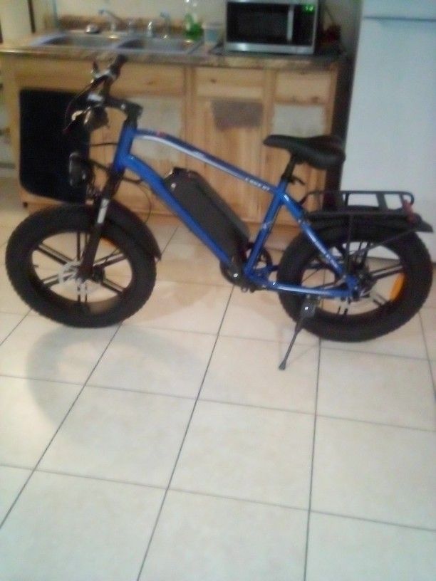 A ,OUXI R7 Ebike. 500w, 48v13Ah Bike. Great For Tucson's Hills And Valleys. Blue In Color. 20/4.0 Size