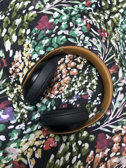 Beats black and tan Inside