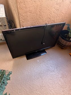 LG Flat Screen TV 35 in with Stand