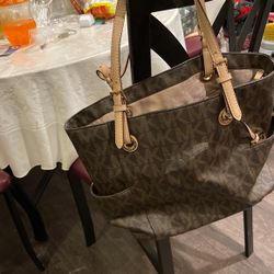 MK Purse 👜 Great For Women 