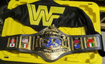 Official WWE Undisputed Championship Belt (2005)  w/ WWF Carrying Bag