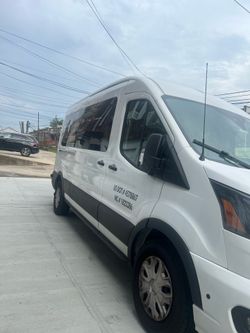 Advertise on one or a fleet of Luxury Vans