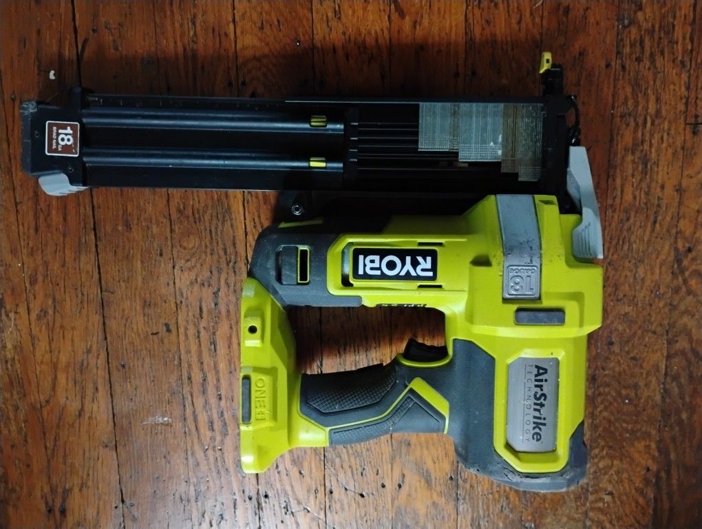 Royobi P321 18ga.Cordless Lightweight Brad Finish Nailer 