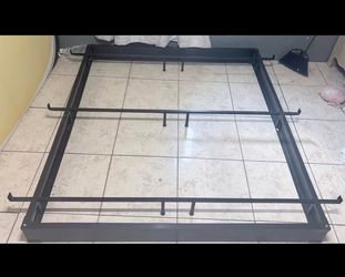 Queen size bedframe