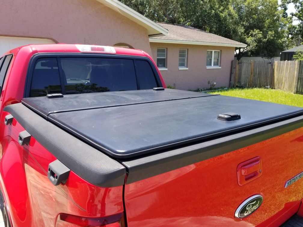2010 Ford Sport Trac bed cover (OEM) for Sale in Seminole, FL OfferUp