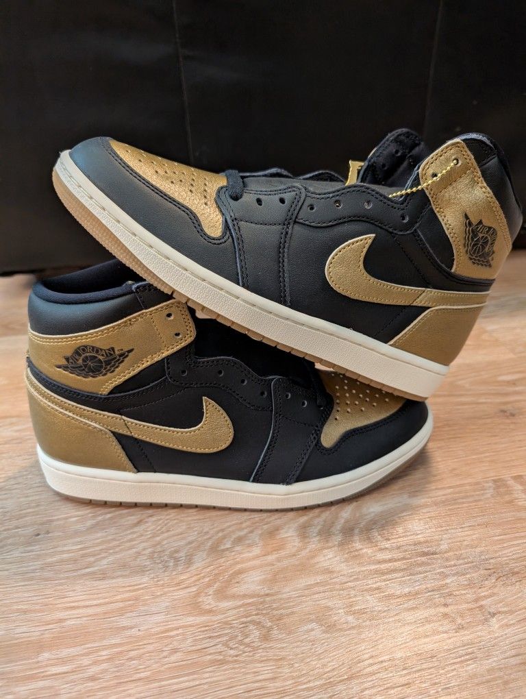 Air Jordan 1 High OG Metallic Gold