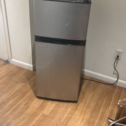 Medium Size Refrigerator 