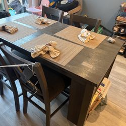 Dining Room Table & Chairs 