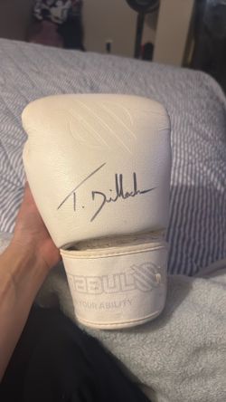 Boxing Glove signed by TJ dillishaw