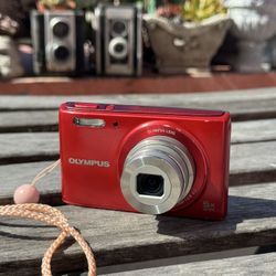 Vintage Olympus Y2K Digicam 