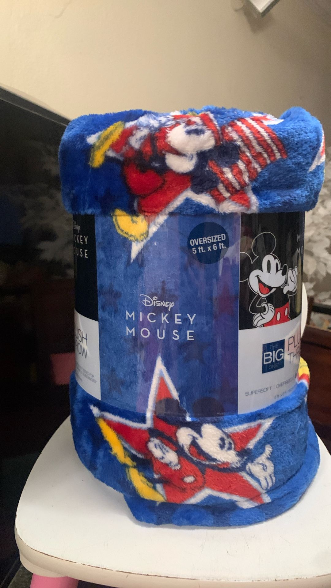 Disney Mickey Mouse Plush Throw Blanket Super Soft/Oversized 5ft X 6 ft