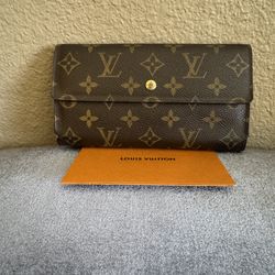 Louis Vuitton Monogram Sarah Wallet