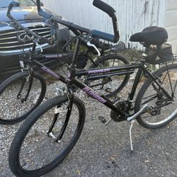 2 Matching Mountain Bikes