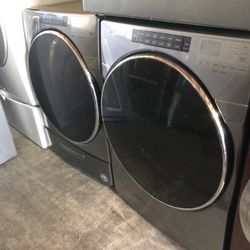 Whirlpool Front load Washer Gas Dryer Set 