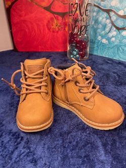 Nautica Toddler Ankle Boots , size 7 (toddler 7). Brand New with out box.