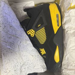 Jordan 4 Retro Thunder 