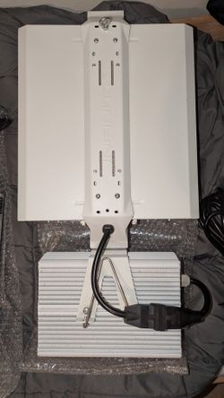2- BRAND NEW GROW LIGHTS INFINITE/E-LON