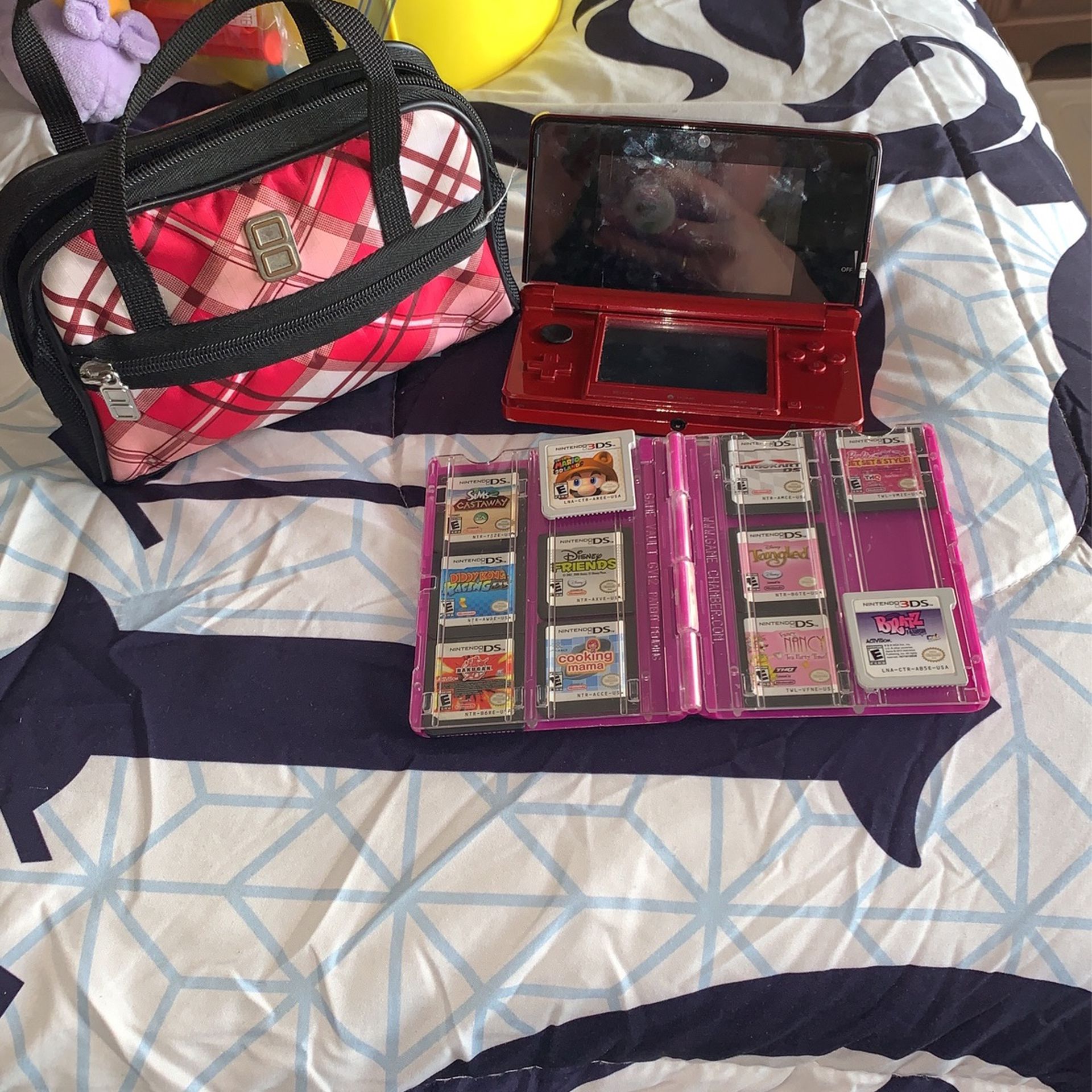 Nintendo 3DS 11 Games And Case And Charger