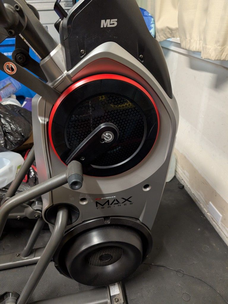 Bowflex Elliptical max Trainer M5