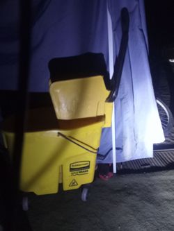 Rubbermaid wave breaker