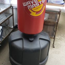 Wave Master Like New.  Freestanding Training Bag