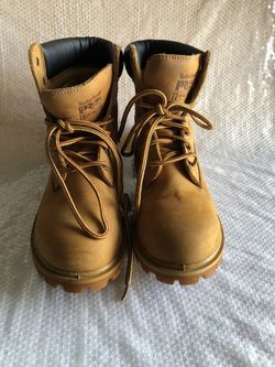 NEW Timberland steel toe boots for women’s Sz 8 nutbuck