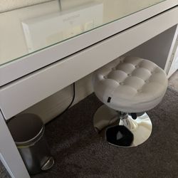 Vanity Dresser And Stool