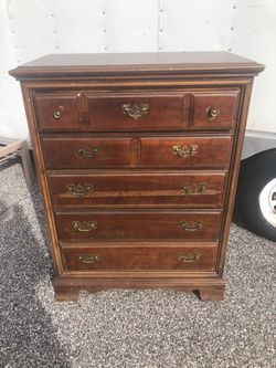 Chest of drawers