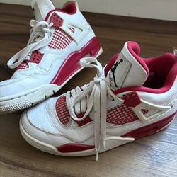 Jordan 4’s Woman’s Size 7
