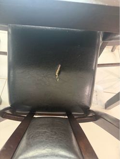 Table w/4 chairs