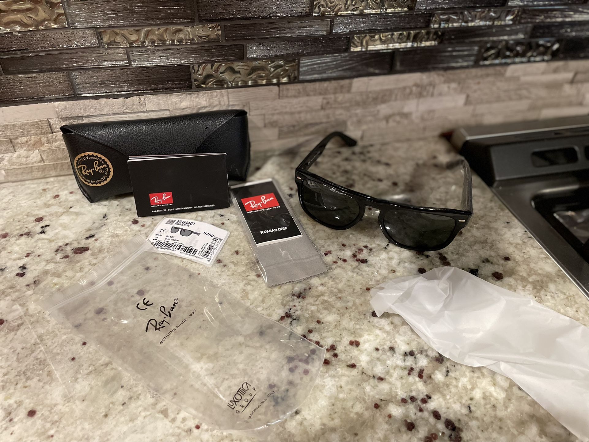 Black Ray-Ban Glasses