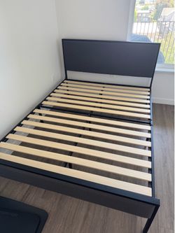 Bedframe Queen