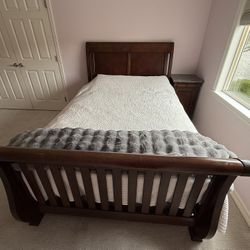 Bassett Solid Wood Sleigh Bed Frame + Granite-Top Nightstand + Dresser – High Quality Set