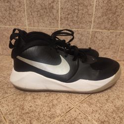 Kids Nike Shoes Size 6y