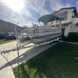 2006 Leisure Pontoon Boat Fish and Cruise