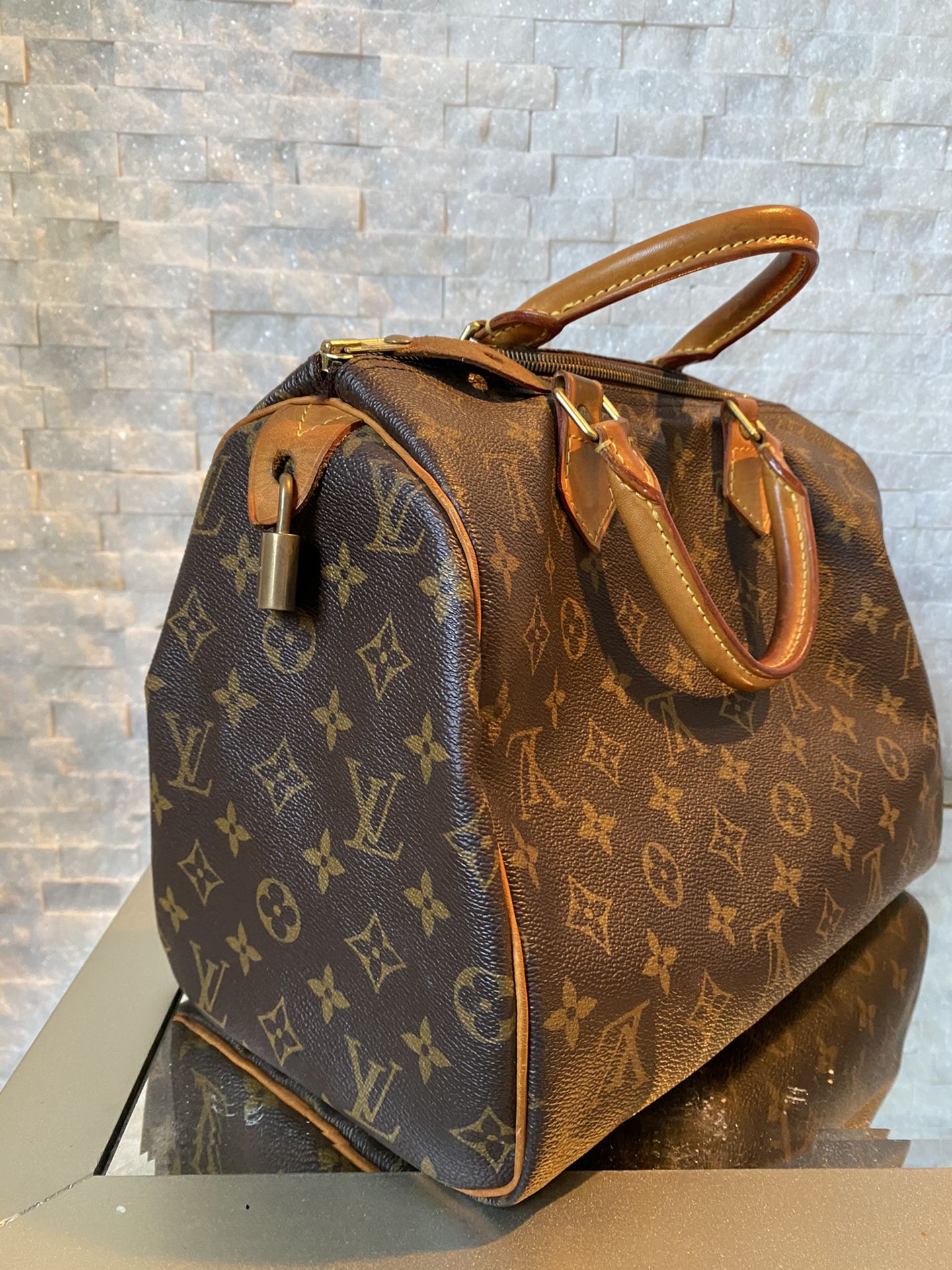 Louis Vuitton TH1006 Duffel bag
