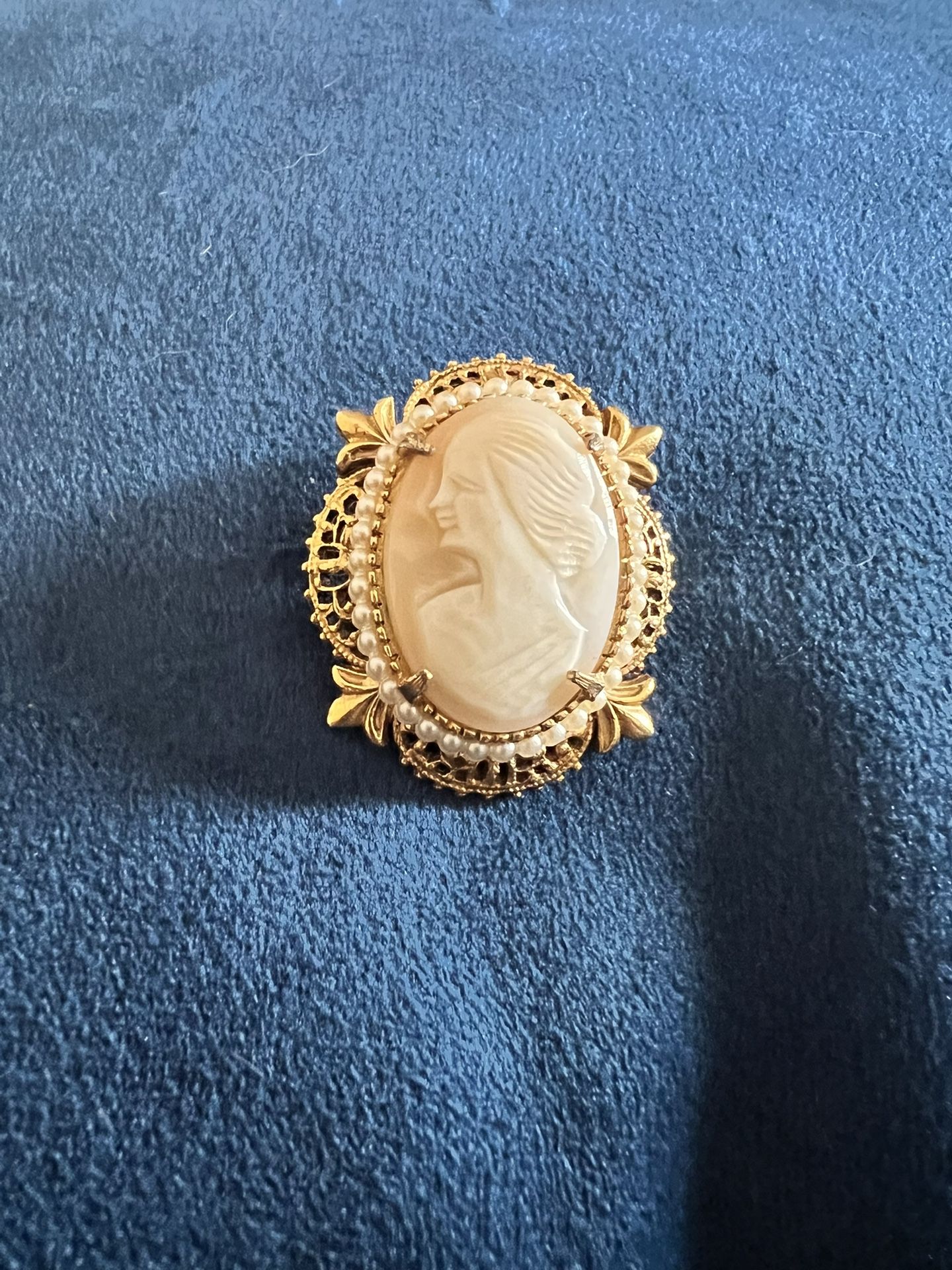 Florenza Vintage Victorian Elegant Gold with Faux Pearls Cameo Pendant Brooch Signed