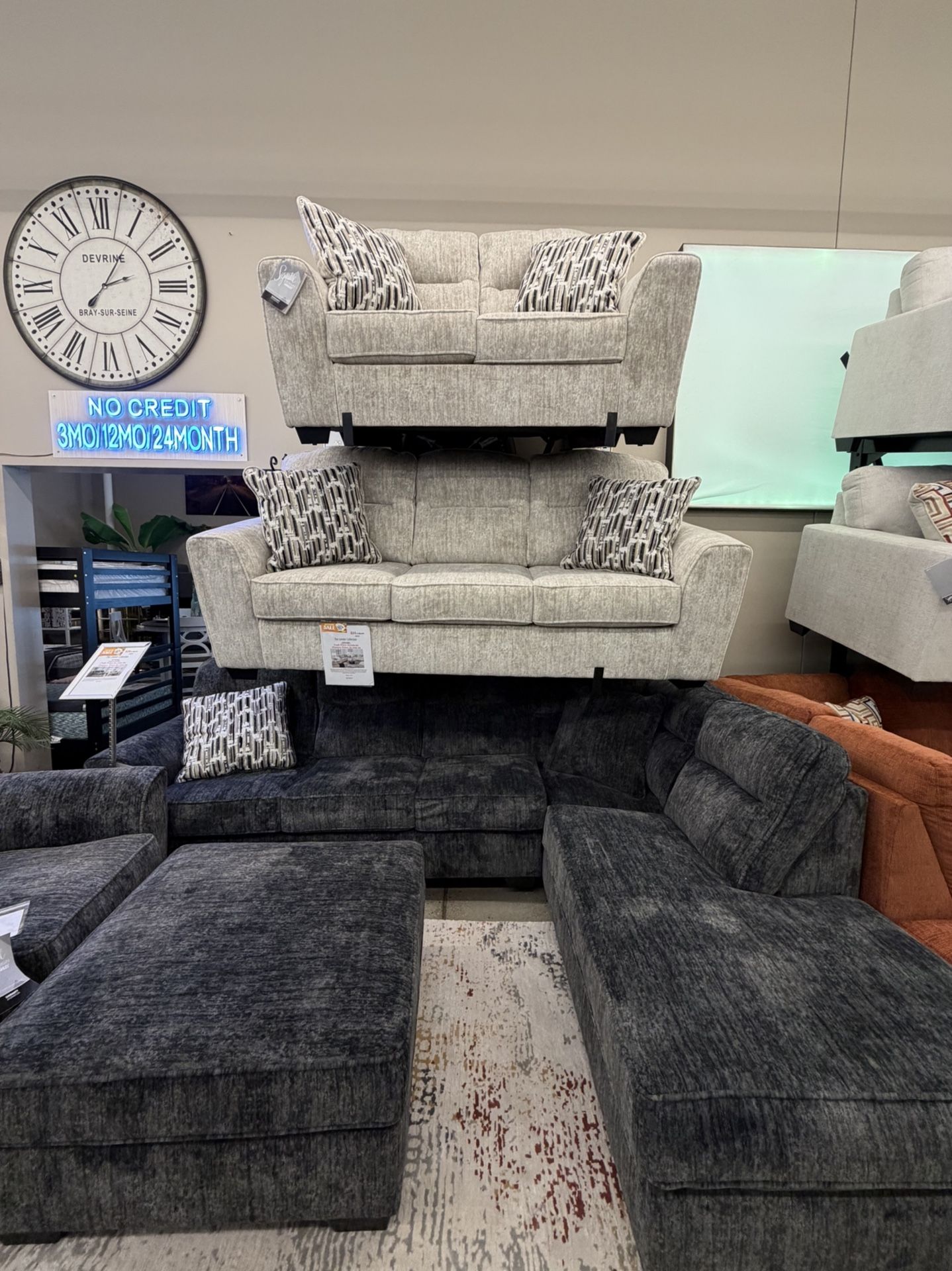 Sectional / Sofa & Loveseat