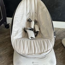 4moms Mamaroo multi-motion baby swing