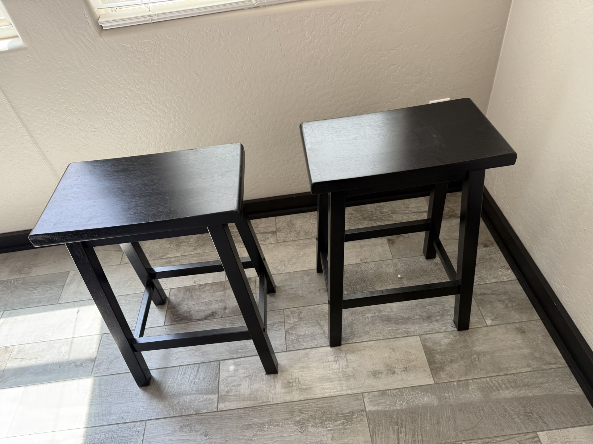 2 Counter Top Height Bar Stools
