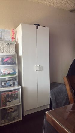 Storage cabinet