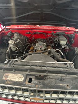 Chevrolet Silverado 82’ red and white long bed