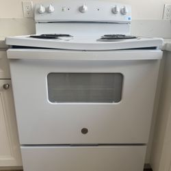 GE Electric Range/Oven – Great Working Condition