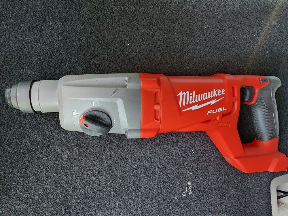 MILWAUKEE ROTARY HAMMER M18