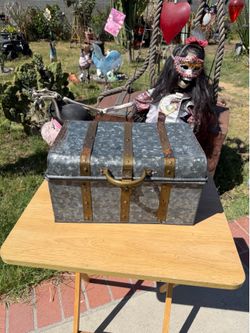 Galvanized Cool Trunk Box
